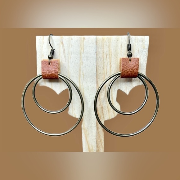 NEW Boutique Simple Beans Double Loop Drop Earrings with Faux Leather Detail - Picture 4 of 10
